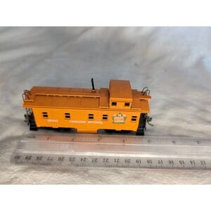 HO scale Roundhouse (MDC) Canadian National caboose. (44)